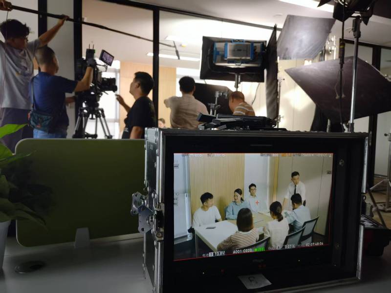 吉县TVC拍摄公司：科技产品视觉化大师，诠释未来感与功能美学